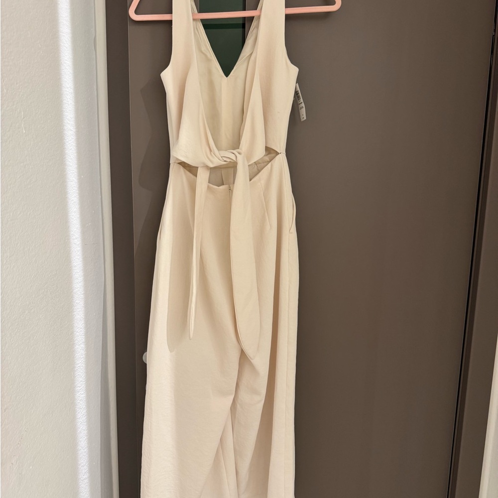 Aritzia - Elegant Cream Sleeveless Jumpsuit - Picture 2 of 3